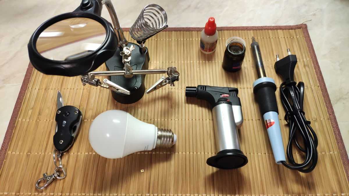 Набор инструментов для разбора и пайки диодной лампочки